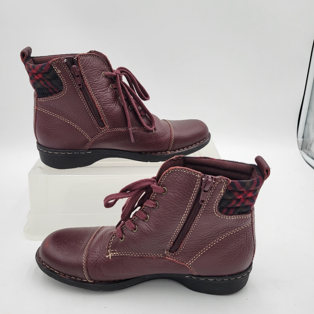 Clarks Womans Whistle Bea Burgandy Leather Ankle Boots Size 8